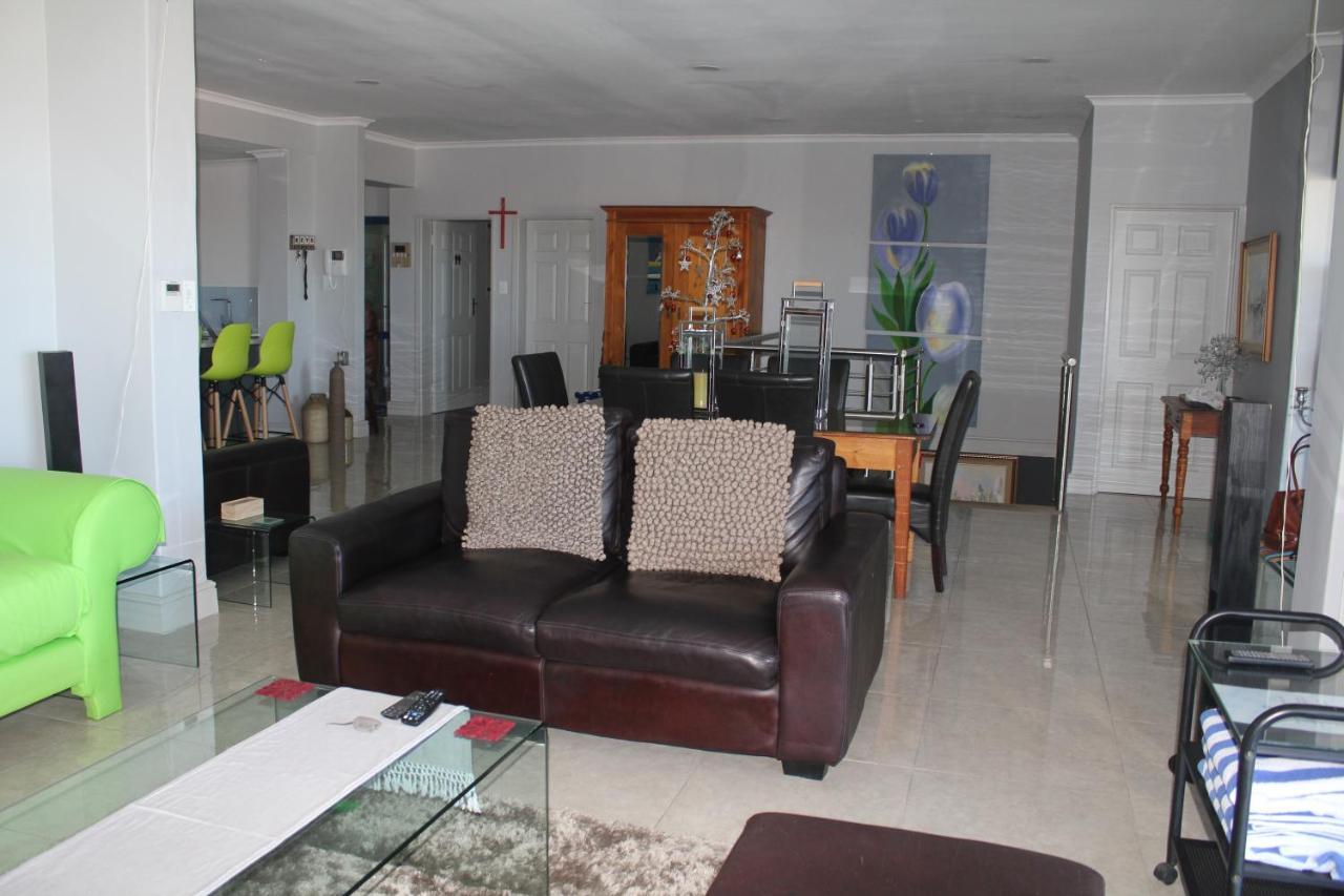 Merci Pere Gordons Bay Exterior photo